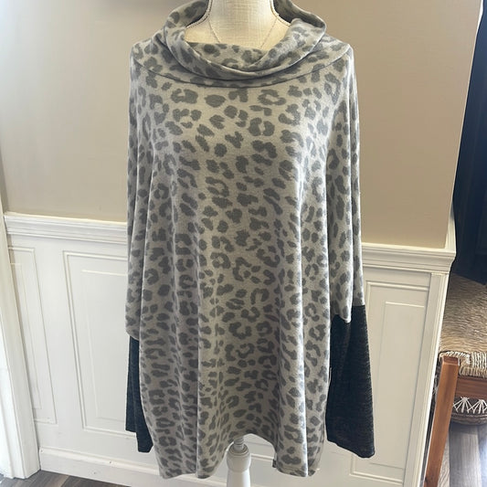 Leopard grey oversized poncho